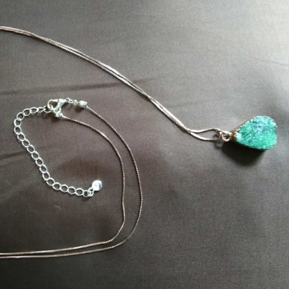 18 inch Silver and Turquoise Colored Stone Pendant Necklace